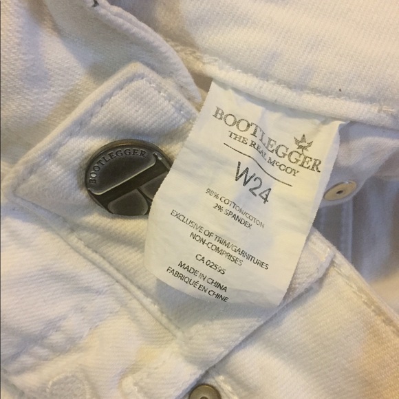 🌟3 for $15🌟 White Shorts from Bootlegger - Picture 3 of 4